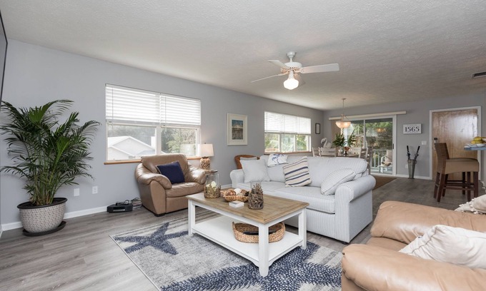 Coquina Gables Apartment | Beachy Getaway–Cozy, Clean & Equipped w/All Essentials! Relax, Enjoy & Refresh!