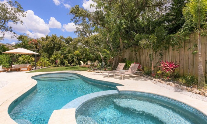 South Sarasota House | BEACHY PARADISE close to Siesta Key!