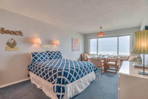 Lincoln City House | Beachy Second Floor Beachfront Suite With Full Kitchen - Sleeps 4 - Pool and Sauna