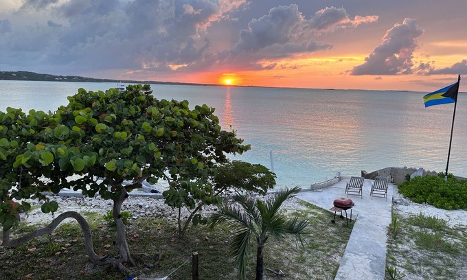George Town Villa | Beachy Villa right on the ocean, where you can find our famous Exuma Turtles!