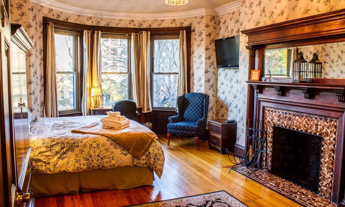 Longwood House | Beacon Inn 1087