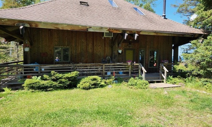 La Pointe House | Bean Ravine - Unique Cabin overlooking Lake Superior!