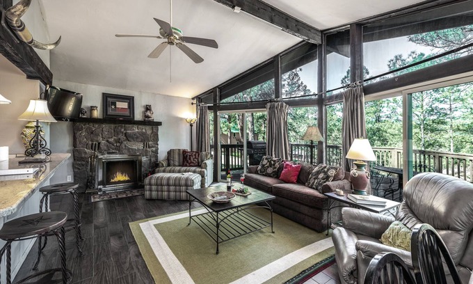Ruidoso Cabin | Bear Cave | Pet Friendly, Hot Tub, Mtn Views
