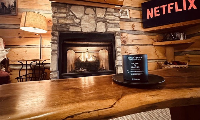 Vesta Cabin | Bear Claw Cove- Parkway Cabin
