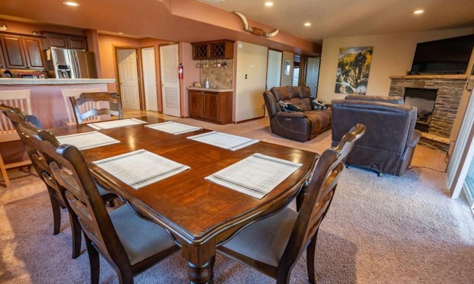 Colorado Springs House | Bear Creek Lodge - Spa - Fire Table - 3min to Trails