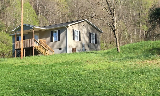 Butler House | Bear Creek Mountain Retreat Cottage on 107 Acres