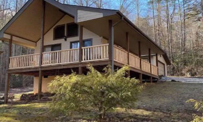 Robbinsville Cabin | Bear Creek Retreat