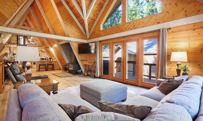 Sierra Cedars House | Bear Hugs A-Frame Cabin with Games, AC & BBQ Grill