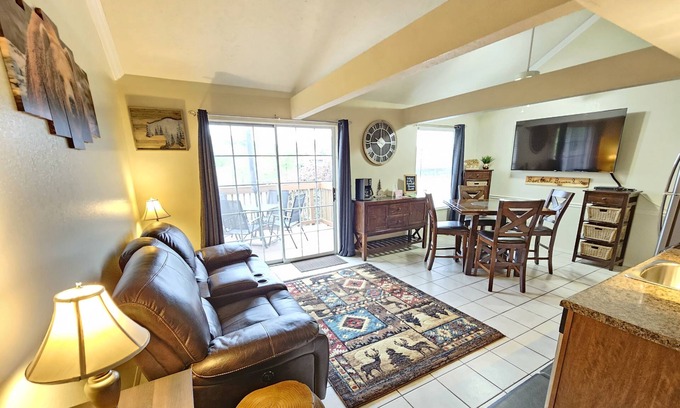 Table Rock Condo | Bear Mountain Branson Suite Overlooking Pointe Royale Golf Course in Branson!