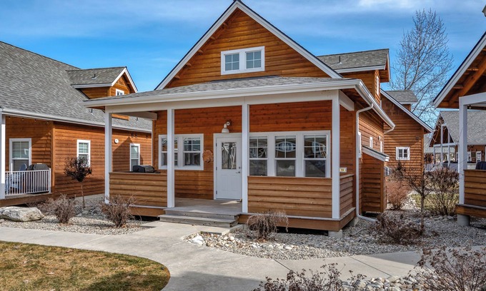 Dover Bay House | Bear Necessities – Delightful Dover Bay Bungalow, Pet-Friendly Retreat for 5