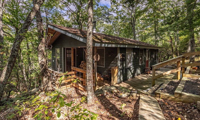 Stanardsville House | Bear Paw Cottage | 1 Bed, 1 Bath