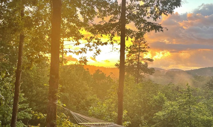 Unaka House | “Bear Paw Resort” View’s, Privacy, Covered decks, Outdoor spaces, Easy accessn