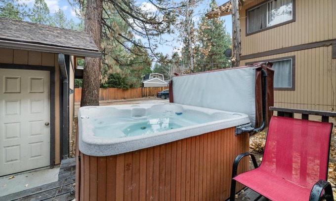 Summit Estates House | Bear Retreat - Modern location within walking distance to Snow Summit with a private hot tub!