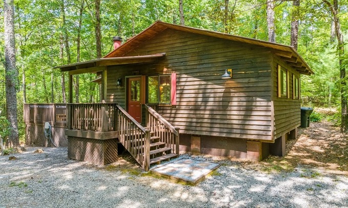 Sautee Nacoochee Cabin | Bear Ridge Cabin | Secluded Mountain Retreat Near Helen with Hot Tub & Fire Pit