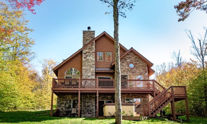 Timberline House | Bear`s Den in Winterset - 159 Winterset DrivennBear's Den - Ski Area, Hot Tub, A/C, Pool Table