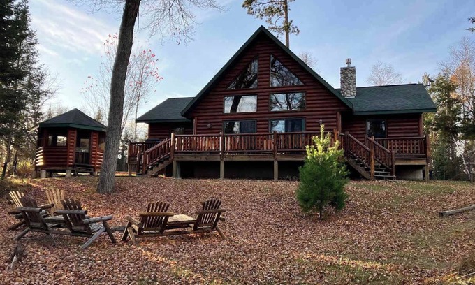 Land O Lakes House | Bear's Den Summary: W