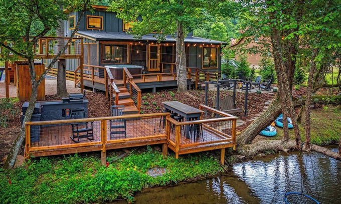 Cosby House | Bear Snores On Creekside Luxury + Hot Tub