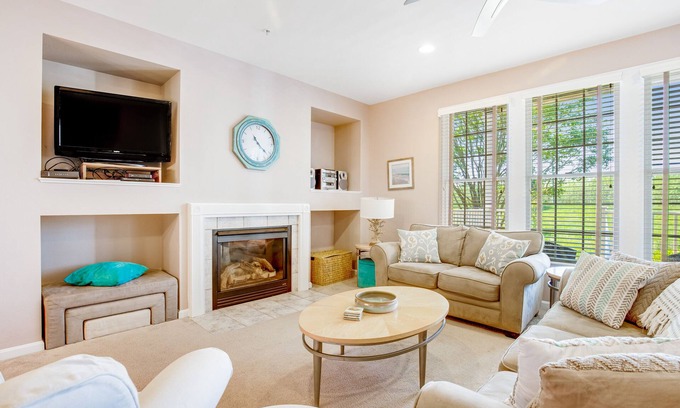 Ocean View Condo | Bear Trap Dunes golf condo with indoor pool, 2 outdoor pools & beach shuttle