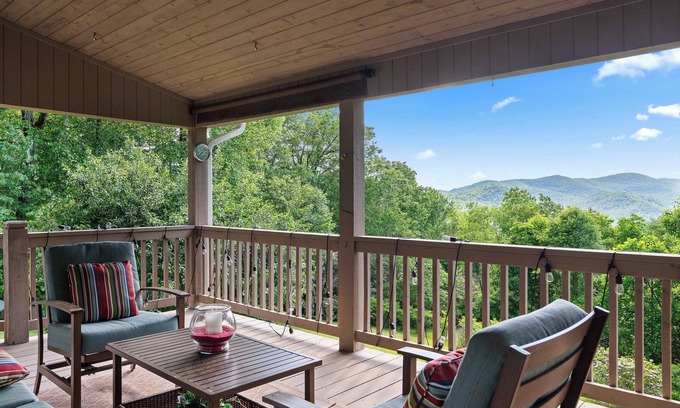 Lake Sequoyah Cabin | Bear View Cabin | Historic Highlands with Beautiful Mountain Views