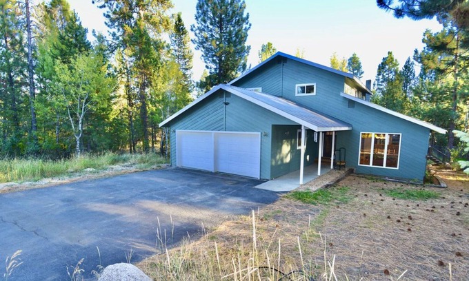 McCall House | Bearadise by Casago Mccall - Donerightmanagement