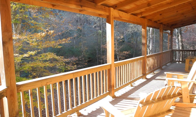 Brasstown Cabin | Bearadise Cabin on 300+ ft of Brasstown Creek: Near John C. Campbell Folk School