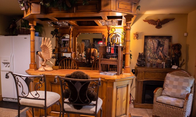 Dahlonega Cottage | 'BEARADISE CHALET' UNIQUE Secluded Retreat Estate (WHO'LD GUESS IT'S IN TOWN?)