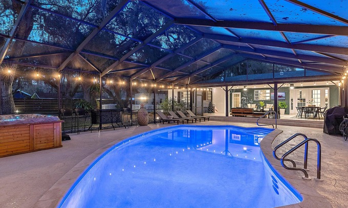 Sarasota House | Bearded Oaks | Oasis w/Private Pool + HOT TUB!