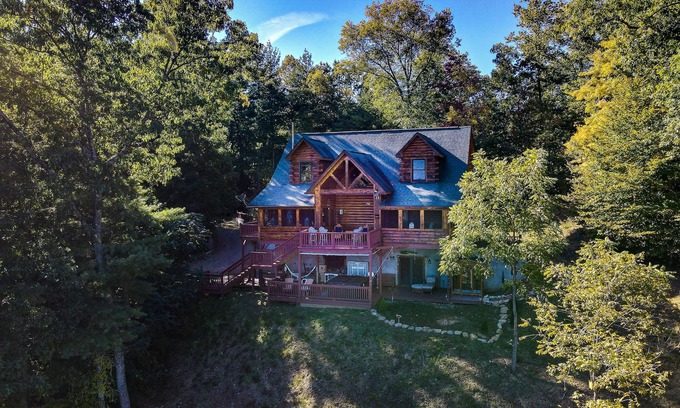 Marshall House | Bearfeet Retreat | Log Cabin in the Blue Ridge Mountains