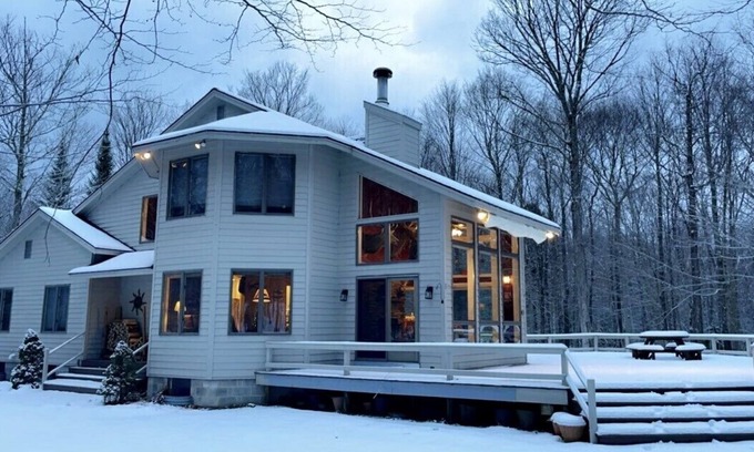 Old Forge House | Bearfoot Camp~ Luxurious Home on 5 Private Acres