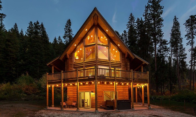Leavenworth Cabin | Bearfoot Chalet-Private, Hot Tub, WIFI, Dogs OK