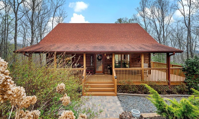 Sweetbriar Farms Cabin | Bearfoot Escape, Hot Tub, Mountain Views, Private!