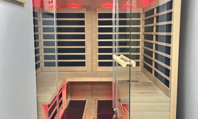 Killington Apartment | BearNecessities- AC, Pool, Hot Tub, Gym, Sauna