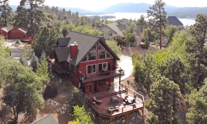 Castle Glen Estates Cabin | BearPaw Retreat - Real Log/AmazingViews/Mins to Lake/Tesla Charger