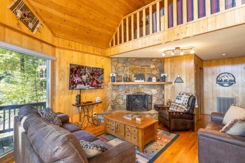 Fleetwood House | Beary Blessed Cabin