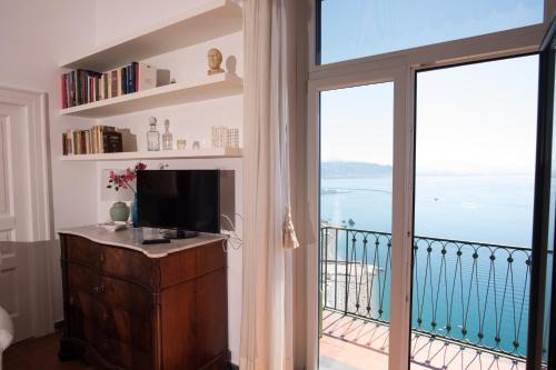 Raito House | Beatrice Luxury Apartment