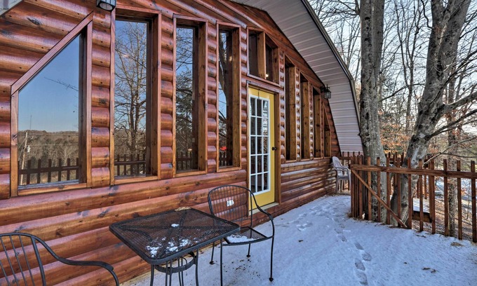 Saint Helens Cabin | Beattyville Cabin w/ Decks By the Red River Gorge!