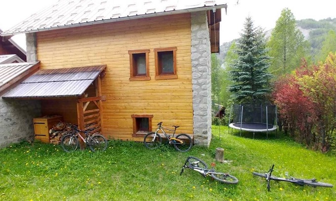 Allos Ski Chalet | Beau Chalet 9 persons, 5 rooms, 120m2 in Allos