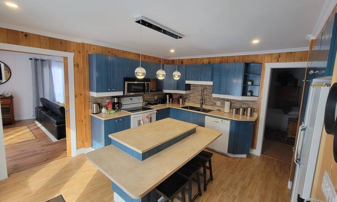 Saint Zenon Cabin | Beau Chalet Rustique avec 2 chambres