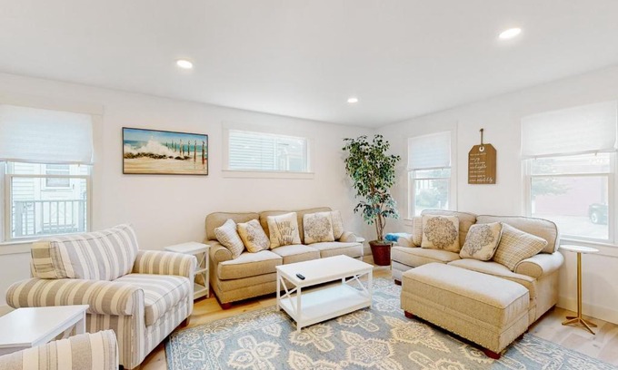 Gloucester House | Beau's Beach House