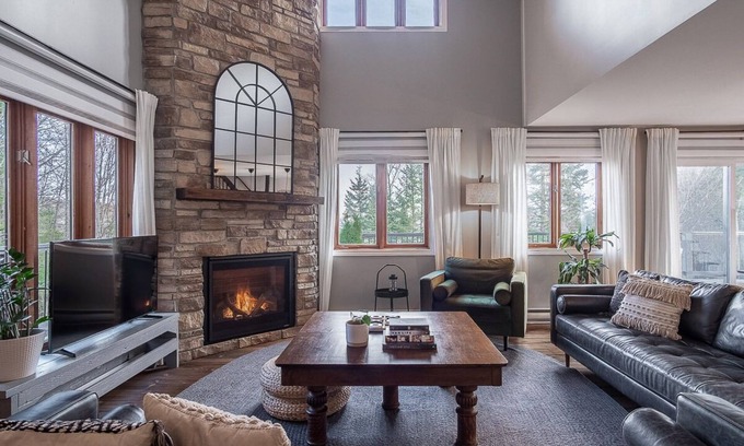 Saint-Faustin-Lac-Carre Ski Chalet | [Beauford] Breathtaking Mountain Getaway