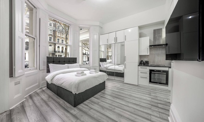Brompton & Hans Town Apartment | Beaufort Gardens Residences