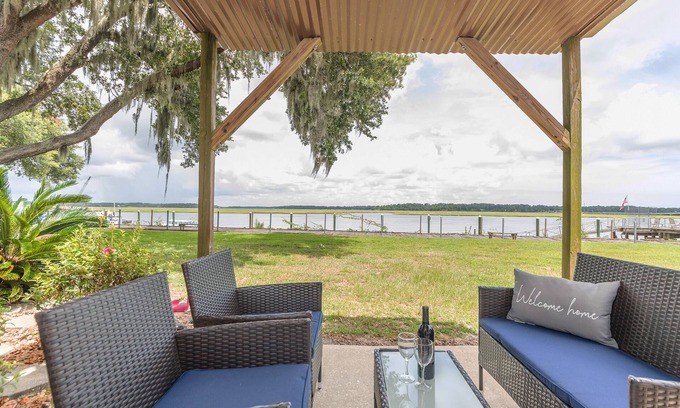 Beaufort Condo | Beaufort's Blue Heron Hideaway on Battery Creek