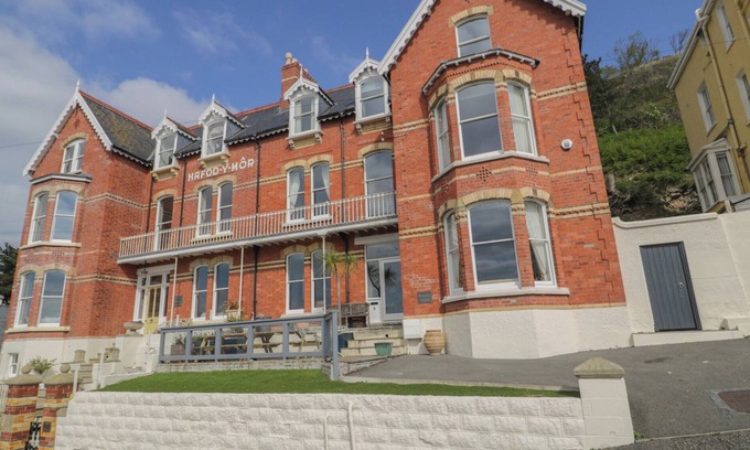 Llandudno Cottage | BEAULIEU HOUSE, pet friendly, country holiday cottage in Llandudno
