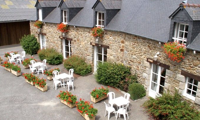 Saint-Jouan-des-Guerets Apartment | Beautiful apartment for 4 guests with WIFI, pool, TV and terrace