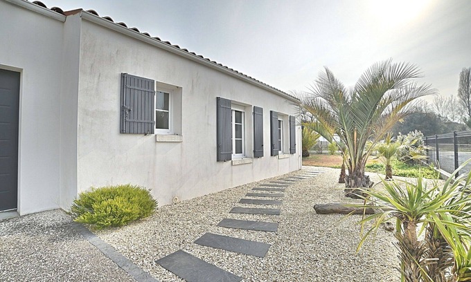 Le Grand-Village-Plage House | Beautiful private villa for 6 guests with WIFI, TV, terrace and parking