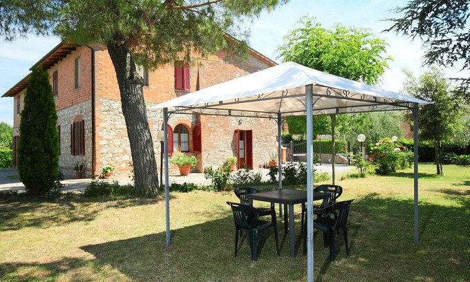 Guistrigona Villa | Beautiful apartment in villa for 3 people with WIFI, A/C, TV, patio, pets allowed and parking
