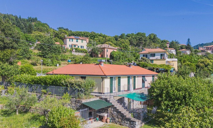Velva House | Beautiful villa for 8 people with WIFI, TV, terrace, pets allowed and parking