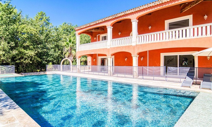 Meounes-les-Montrieux House | Beautiful private villa for 10 people with A/C, WIFI, private pool, hot tub, TV, terrace and par.
