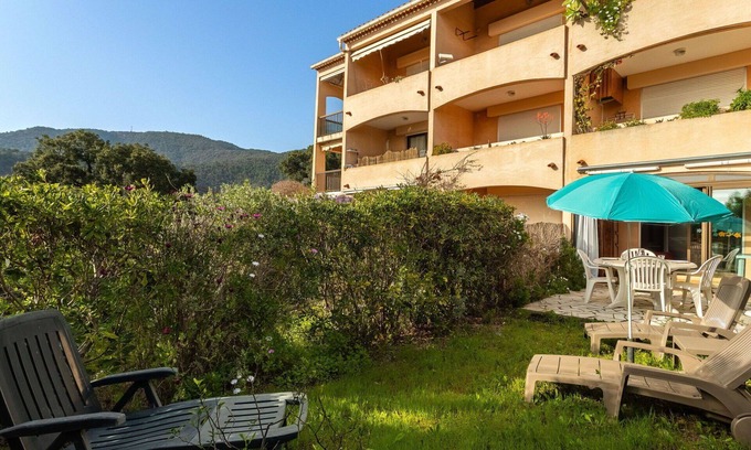 Rayol-Canadel-sur-Mer Apartment | Beautiful apartment for 3 guests with A/C, WIFI, TV, patio and pets allowed