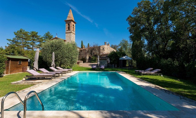 Castellina in Chianti Villa | Beautiful private villa with WIFI, private pool, TV and patio, close to Greve In Chianti
